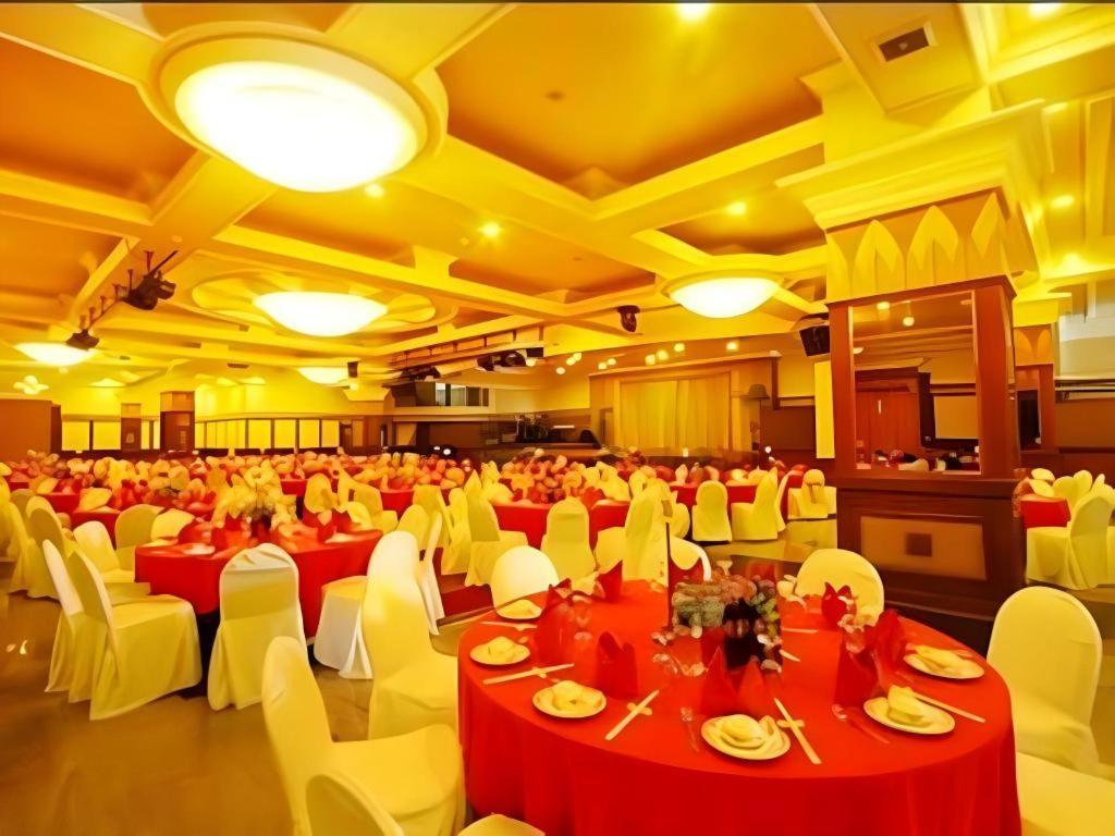 Hotel Banjarmasin International ภายนอก รูปภาพ