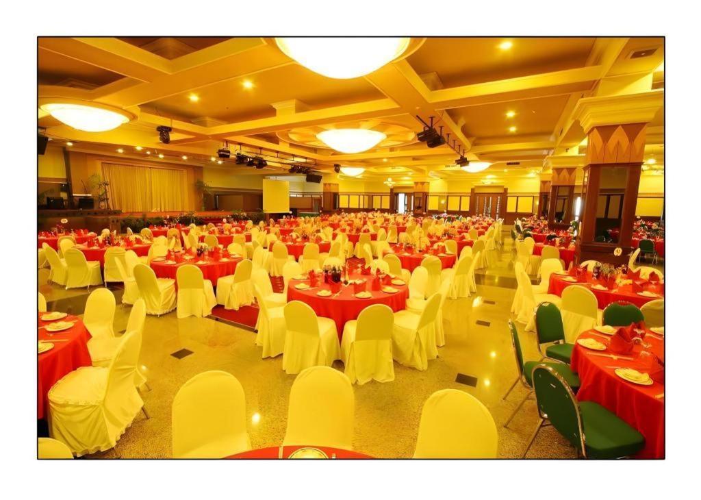 Hotel Banjarmasin International ภายนอก รูปภาพ