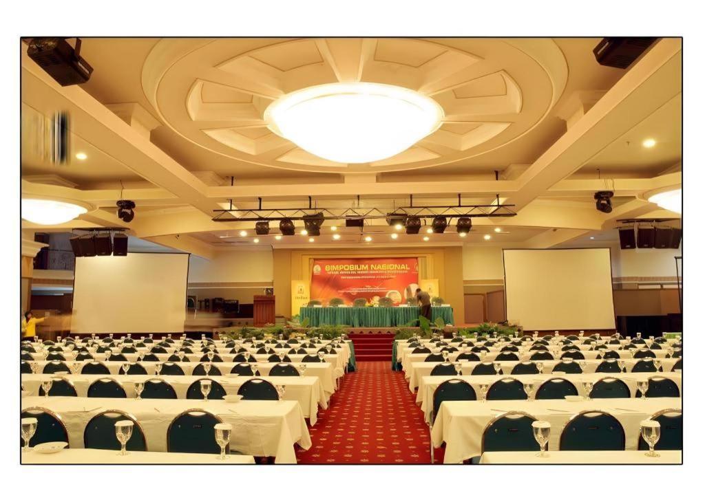 Hotel Banjarmasin International ภายนอก รูปภาพ